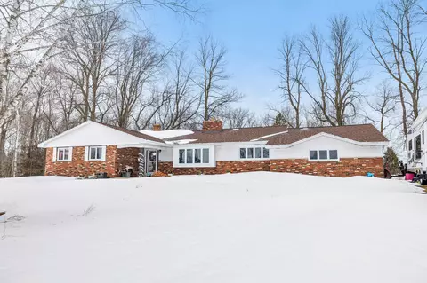 2246 Creekview Dr, Abrams, WI 54101