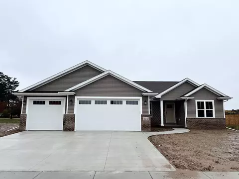 604 W 3rd St, Shawano, WI 54166