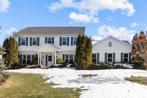 916 Wylde Oak Dr, Oshkosh, WI 54904