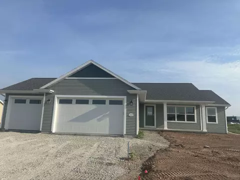 1001 Setter Dr, Kaukauna, WI 54130