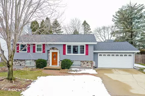 1121 Oxford Ct, Neenah, WI 54956