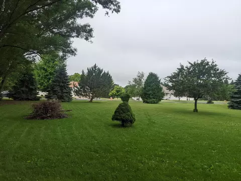 Sunkist Road, Oshkosh, WI 54904