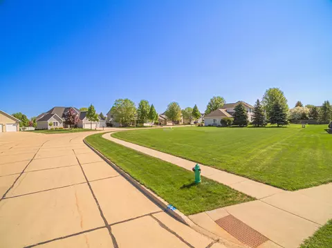 E Corridor Drive, Appleton, WI 54913 photo 8