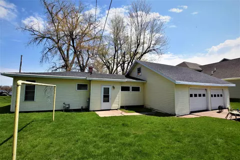 3682 Shangri La Point Rd, Oshkosh, WI 54904