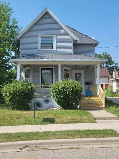 28 E Loos St, Hartford, WI 53027