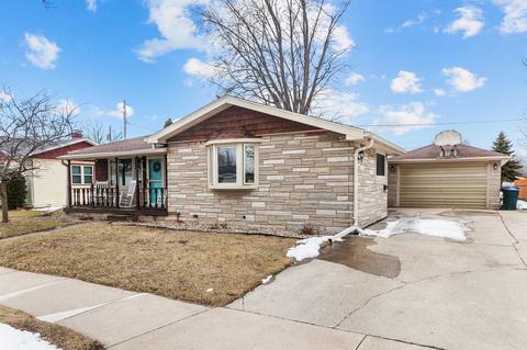 616 Park St, Combined Locks, WI 54113