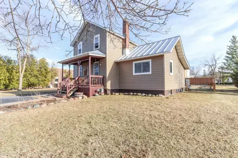 213 E Wisconsin St, Weyauwega, WI 54983