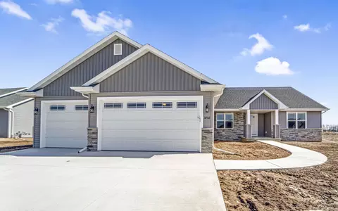 5752 N Denali Ln, Appleton, WI 54913