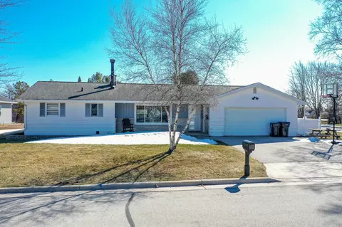 304 Arlington Ave, Algoma, WI 54201