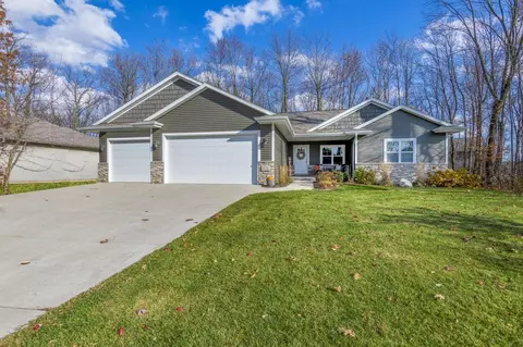 826 Daybreak Ct, Denmark, WI 54208
