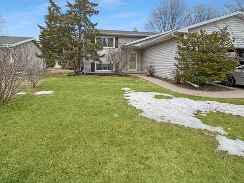 2912 E Dietzen Dr, Appleton, WI 54915