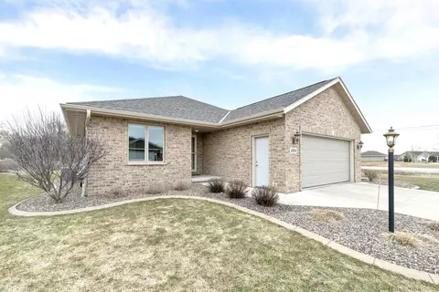 2200 Mahogany Trl, De Pere, WI 54115