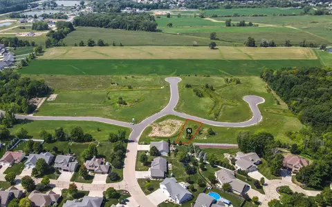 Madi Court, Menasha, WI 54952