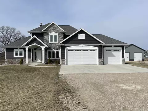 9036 River Rd, Berlin, WI 54923