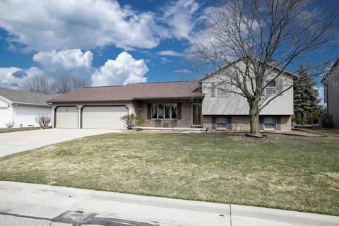 2412 W Roselawn Dr, Appleton, WI 54914