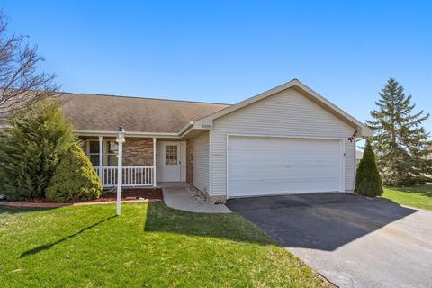 2500 Havenwood Dr #A, Oshkosh, WI 54904