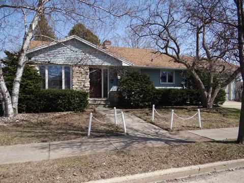 2414 N Owaissa St, Appleton, WI 54911
