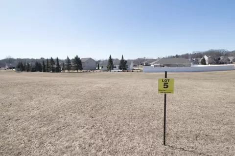 3425 Glendale Ave #5, Howard, WI 54313