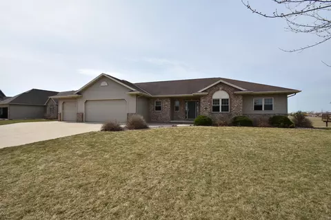 1015 Aster Ct, De Pere, WI 54115