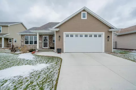 2664 Cavalry Ln, Neenah, WI 54956