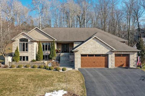 42 Eagles Ct, Kaukauna, WI 54130