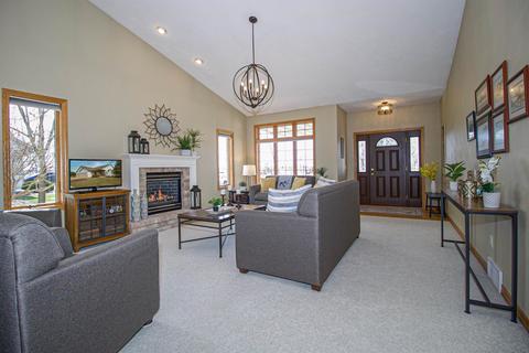 3304 E Fallcreek Ln, Appleton, WI 54913 photo 4