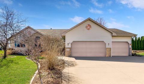 106 Jenny Ct, Combined Locks, WI 54113