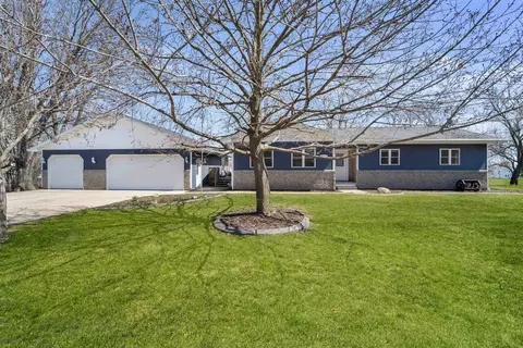 530 Jackson Ave, Omro, WI 54963