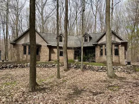 3079 River Forest Hills Dr, Pulaski, WI 54162