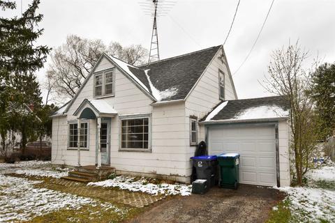 555 S Waupaca St, Wautoma, WI 54982