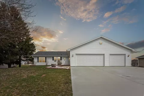 602 Heritage Rd, Luxemburg, WI 54217