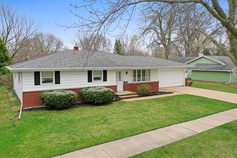 2612 S Berry Dr, Appleton, WI 54915
