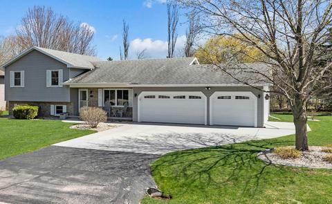 1016 Wylde Oak Dr, Oshkosh, WI 54904