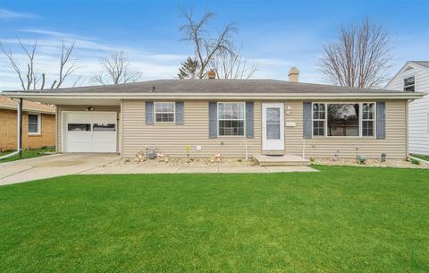 1676 Lilac Ln, Green Bay, WI 54302