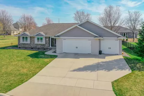 3182 Sitka St, Green Bay, WI 54311