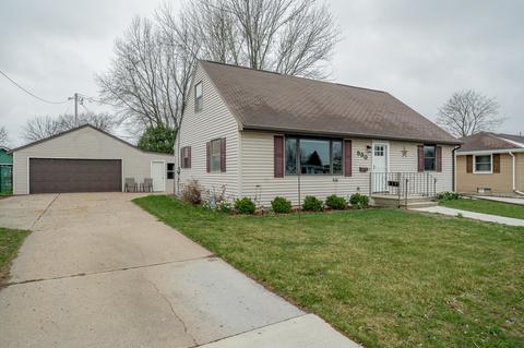 530 Steven St, Combined Locks, WI 54113