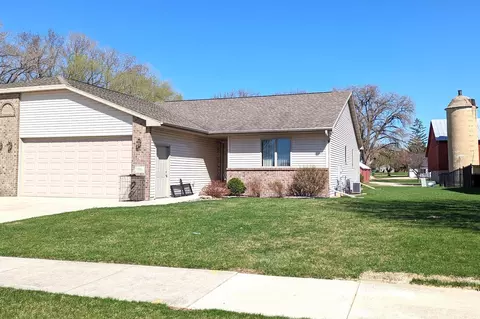 302 La Vesta Ct # a, Brillion, WI 54110