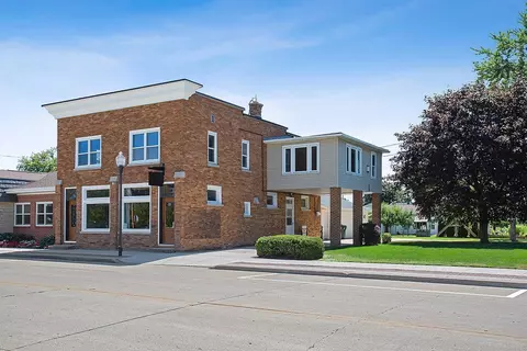 511 W Main St, Hilbert, WI 54129