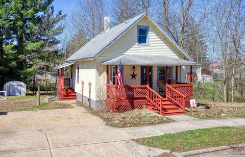 211 SE 2nd St, Marion, WI 54950