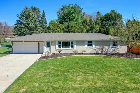 2200 Mahon Ct, Green Bay, WI 54311