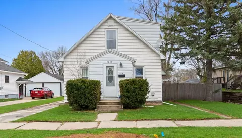 1239 Klaus St, Green Bay, WI 54302