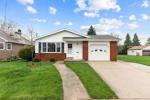 1707 Beech St, Oshkosh, WI 54901