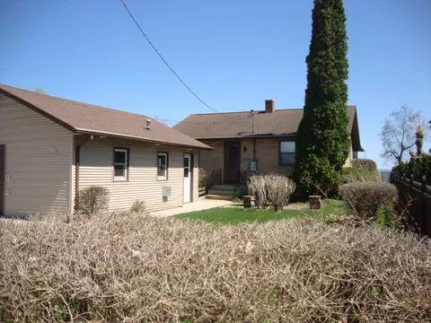 3044 Shorewood Dr, Oshkosh, WI 54901