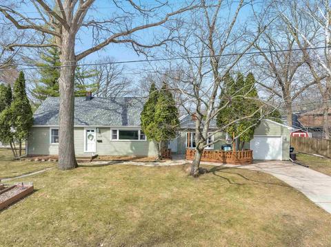 1619 Woodland Ct, Appleton, WI 54911