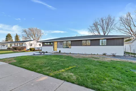 1758 St Agnes Dr, Green Bay, WI 54304