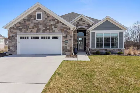 2300 E Baldeagle Dr, Appleton, WI 54913 photo 2