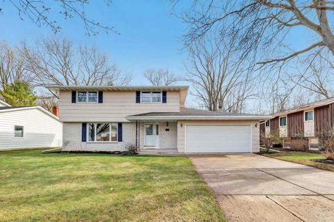 1698 Beaver Dam Dr, Green Bay, WI 54304