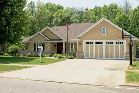 1199 Folkestone Dr, Green Bay, WI 54313