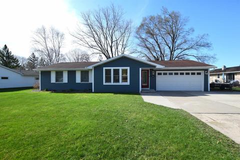 2691 Shade Tree Ln, Green Bay, WI 54313