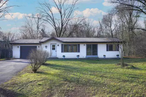 e2035 North Westgate Acres Road, Waupaca, WI 54981